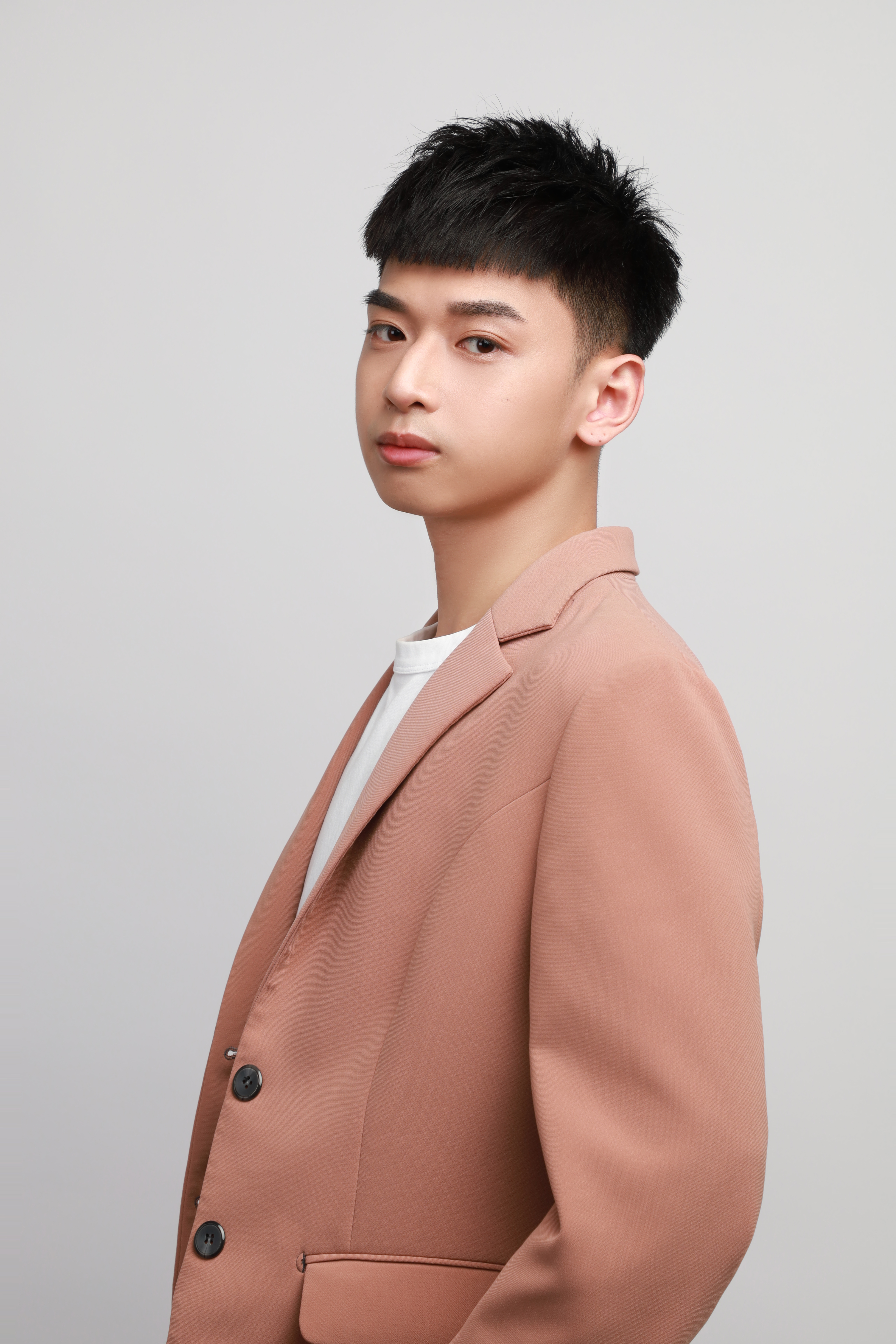<p>
	<span style="font-size:12px;">六月份~個人業績第3名<br />
	凱聚單位 蕭峻傑 副理</span></p>
